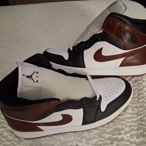 Air Jordan 1 Mid SE 'Dark Pony' HF3216-102  Size 11 Brand New